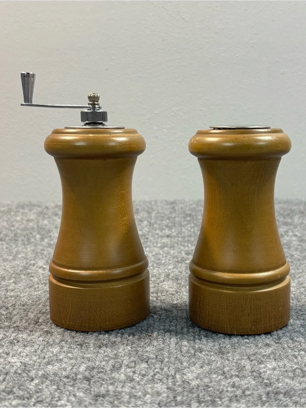 VTG Farmhouse Wood Pepper Mill Grinder Salt Shaker Set Crank Light Oak Finish 5